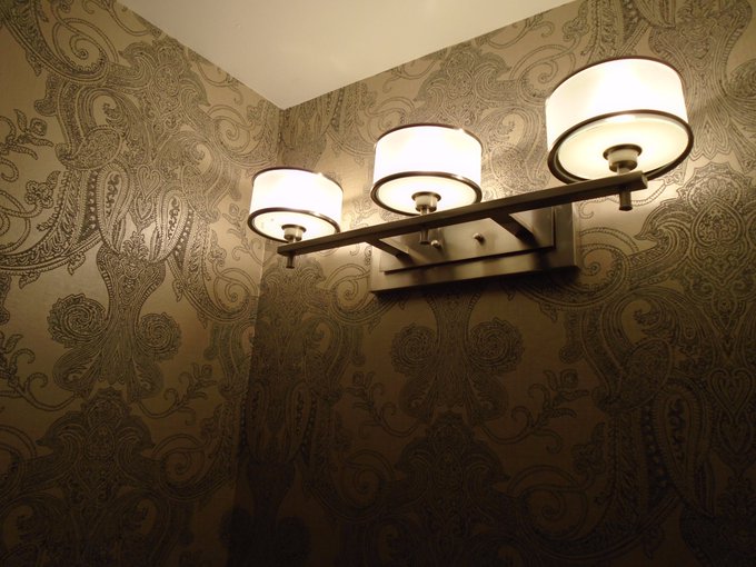 how to choose damask wallpaper